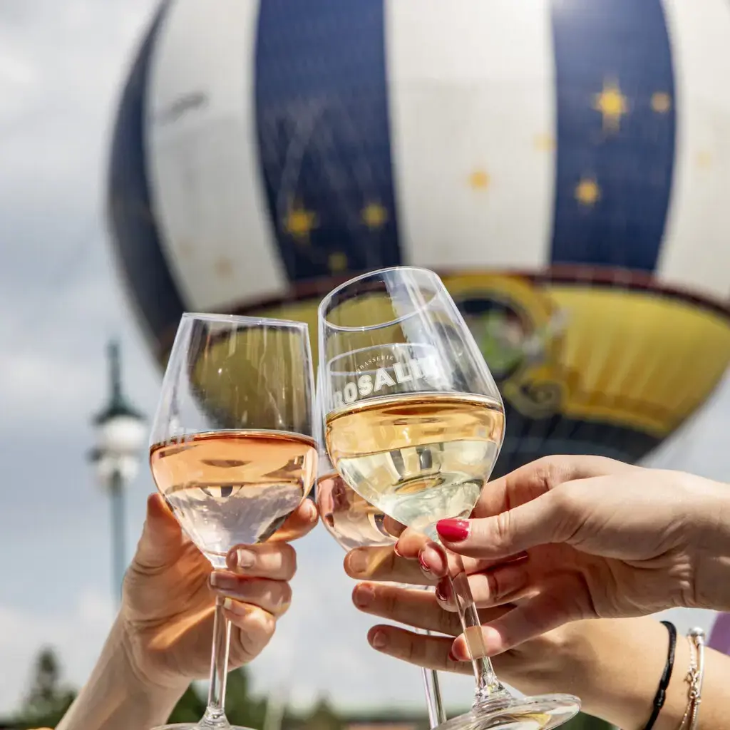 vino en petite rosalie disney village