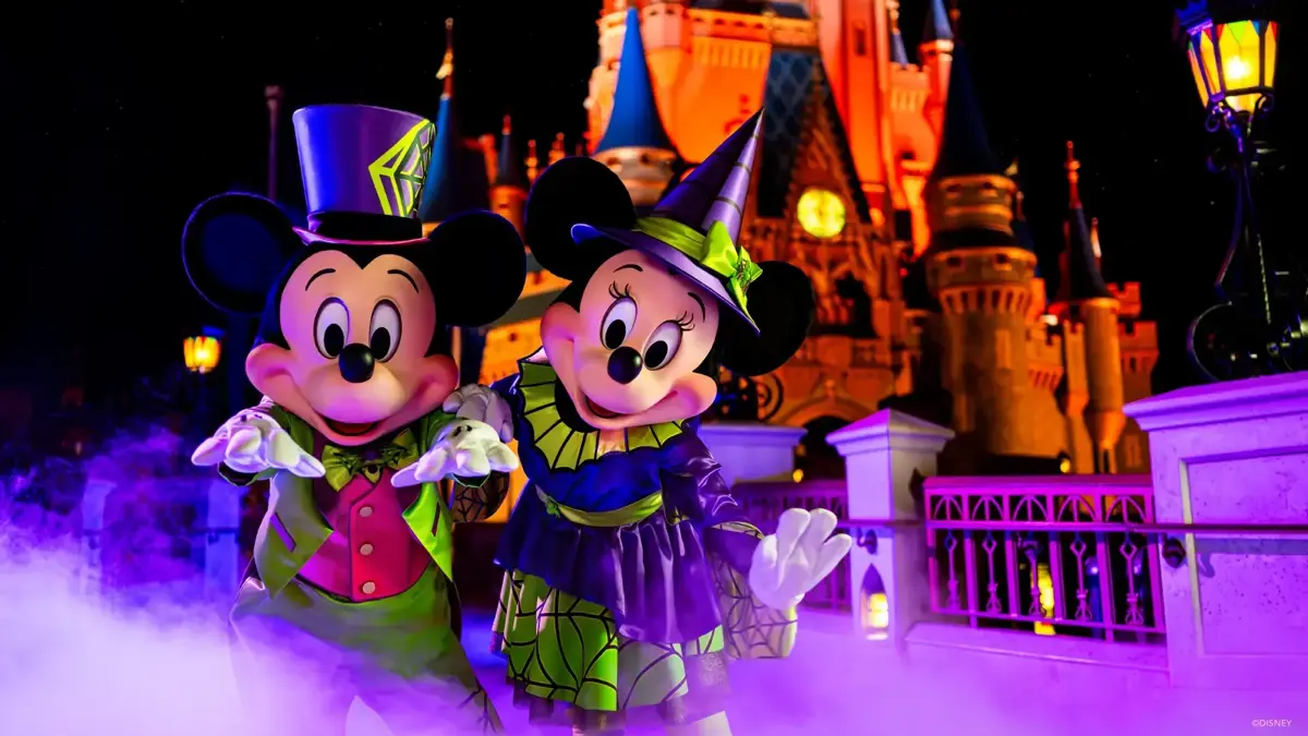 Mickey & Minnie vistiendo para Halloween